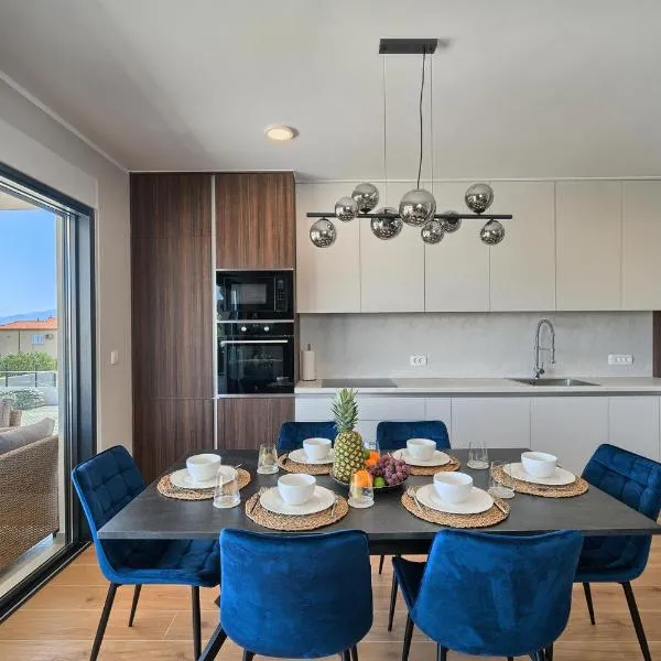 Tinas Place - Sea-View, Pool & Barbecue, hotel v Slatine