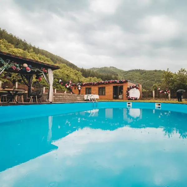 Вила с басейн и джакузи, hotel Goranovtsi városában
