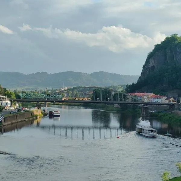 Symbiola River Apartments, hotel in Děčín