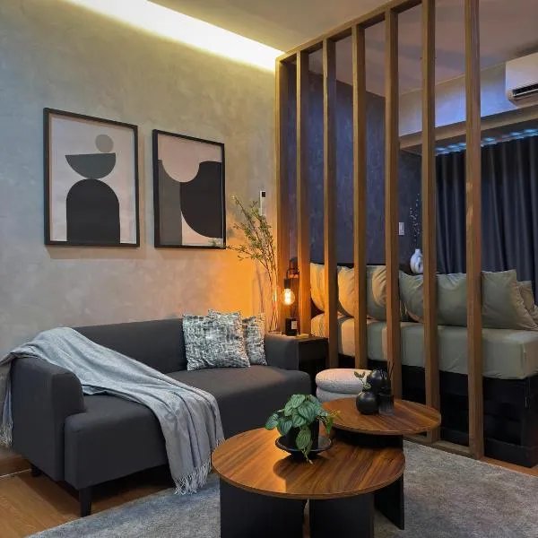 Sleek Designer Studio at Knightsbridge Residences, hotelli kohteessa Manila