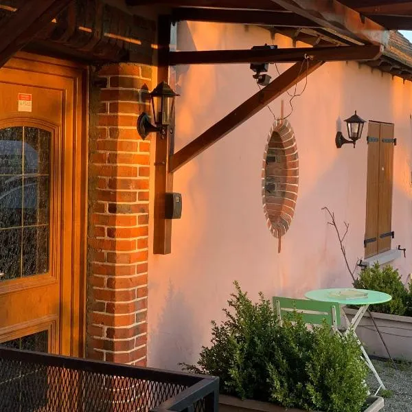 Le relais de poste Valero, hotel v destinaci Serazereux