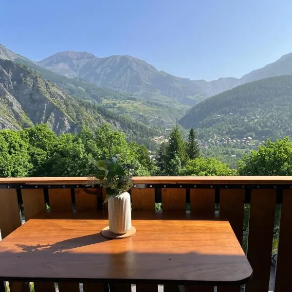 Duplex with panoramic view, hotel in Allos