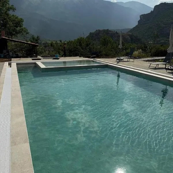 Bujtina Lumo & pool, hotel v destinaci Përmet