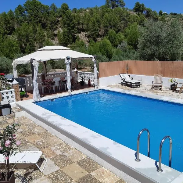beautiful guest room with swimming pool, hotel a Gormach