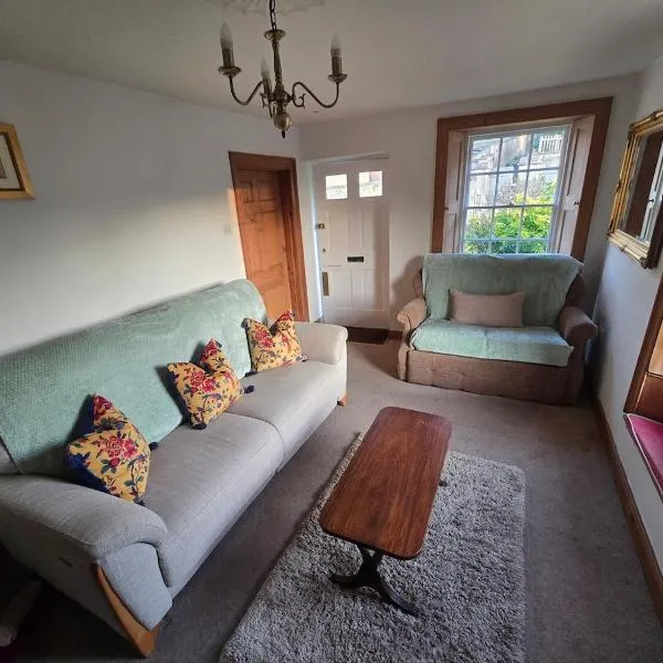 Escape to The Glen- Dog Friendly, hotel in Box