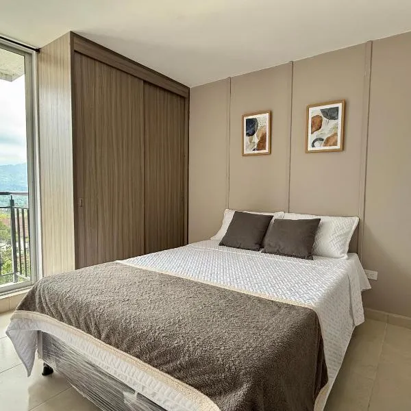 Acogedor Refugio Céntrico con Parking Privado, hotel in Armenia