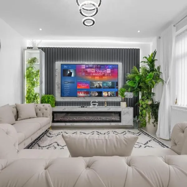 SLUXE Properties 4mins to Etihad Stadium and Coop live, hotel in Manchester
