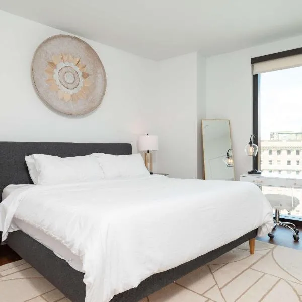 Back-Bay Lux Central 2BR Condo with Rooftop and Parking, hotel em Boston