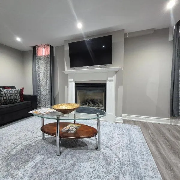 Two bedroom basement apartment，惠特比的飯店