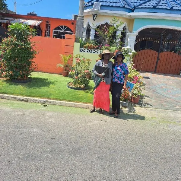 Sunflower Place, hotel in Portmore