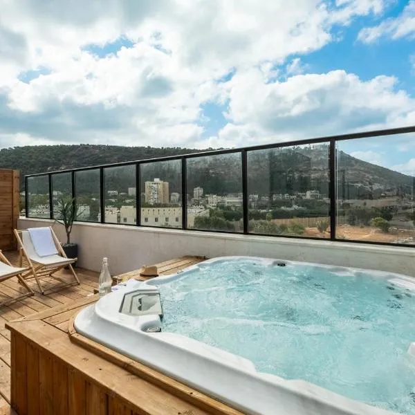 Pool & Jacuzzi Seaview Penthouse by Sea N' Rent, hotel a Haifa