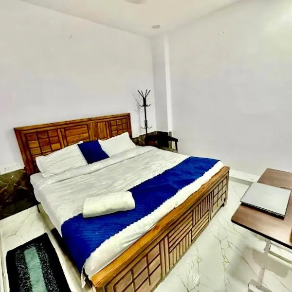 Hotel Cosy Rooms, Near US Embassy Chanakyapuri, New Delhi - Budget Friendly, hotel di New Delhi