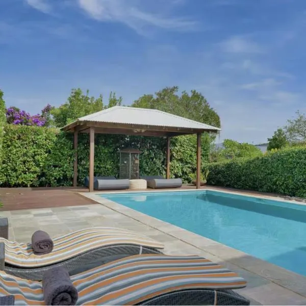 Luxury Escape - Close To Beach, hotel in Wamberal