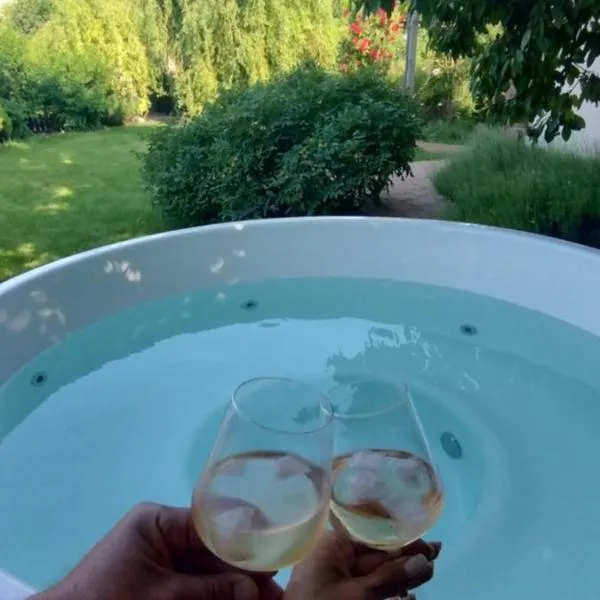 Villa del Grossa Будинок з каміном та чаном на дровах, hotel v destinaci Kuchakiv