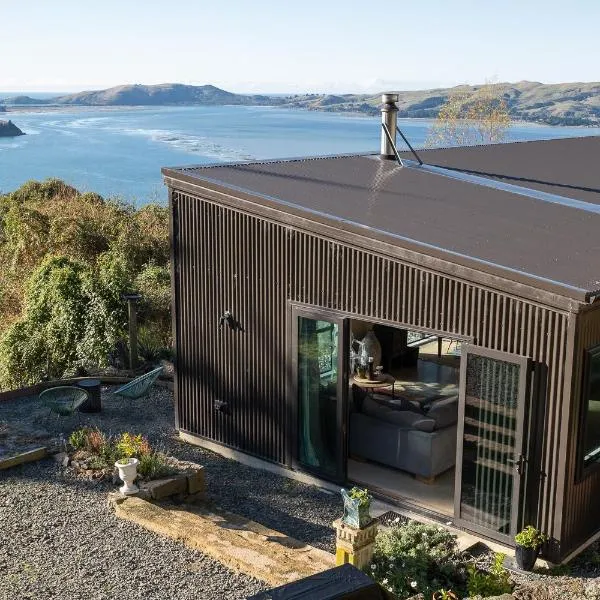 Manu Heights Retreat, tranquil luxury, views and privacy, hotel in Dunedin