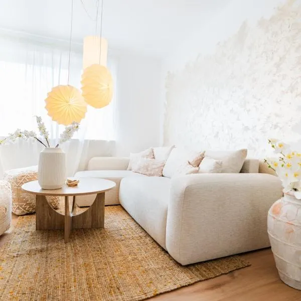 2 BR Apartment - ZENTRAL - KÜCHE - BALKON - WIFI - NETFLIX - BUSINESS - KAFFE - PARKHAUS, hotel v destinaci Wiesbaden