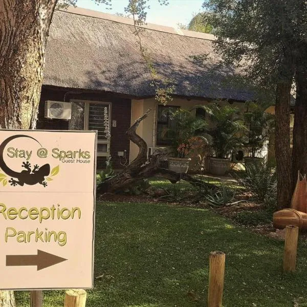 Stay@Sparks Guesthouse, מלון בLephalale