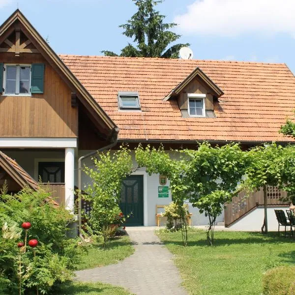 Landhaus Bender Ferienwohnung mit Terrasse und Garten, khách sạn ở Straden