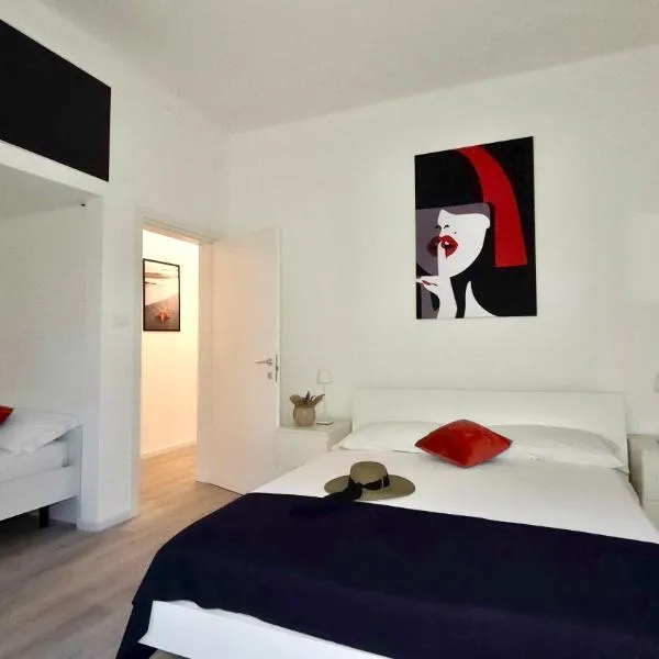 GIGI HOUSE - appartamento PIAZZA MAZZINI - 200m dal mare CON POSTO SPIAGGIA, hotel in Lido di Jesolo