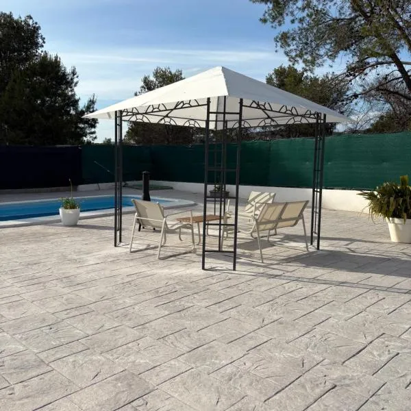 Chalet con piscina dogfriendly, hotel v destinácii Algar de Palancia