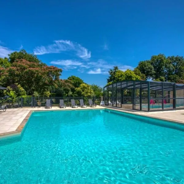 Camping Le Moulin du Bleufond, hotel v destinaci Montignac