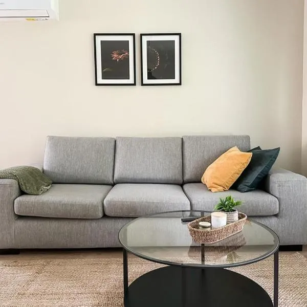 Modern apartment by the lake, hotel in Haapavesi