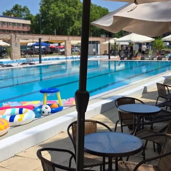 Holiday Beach Budapest Wellness Hotel with Sauna Park, hotel in Budapest