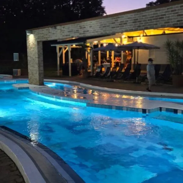 Holiday Beach Budapest Wellness Hotel with Sauna Park, hotel v Budapešti