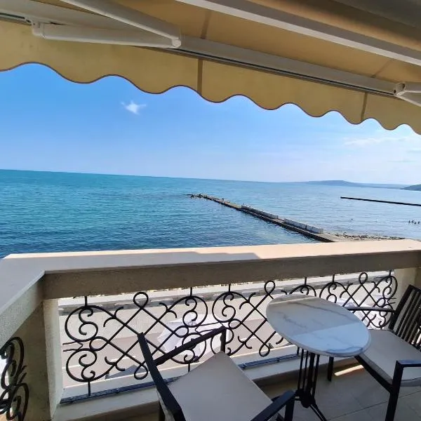 Апартамент Maraya 1 комплекс Карпе Дием, Hotel in Baltschik