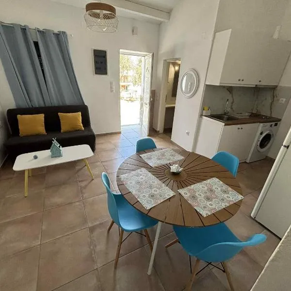 Blue central apt 10 min to the port/ wash machine, ξενοδοχείο στο Λαύριο