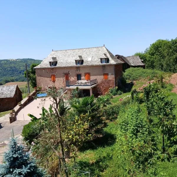 La loge d’Evelyne, hotel in Villecomtal