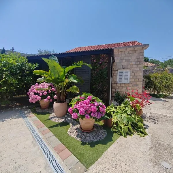 Dubrovnik house - Leni, hotel in Komolac