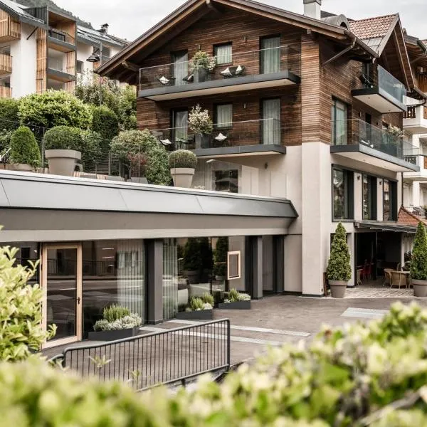 Alpotel Dolomiten, hotel v destinaci Molveno