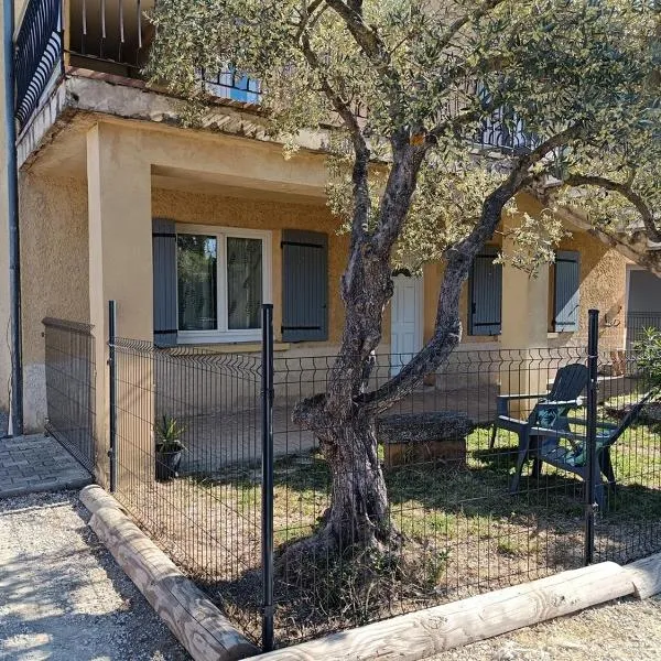 L'Escale Pernoise, 2-6 personnes, hotel in Pernes-les-Fontaines