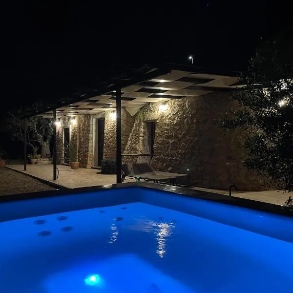 Trullo vista mare con idromassaggio, hotel in Marina San Gregorio