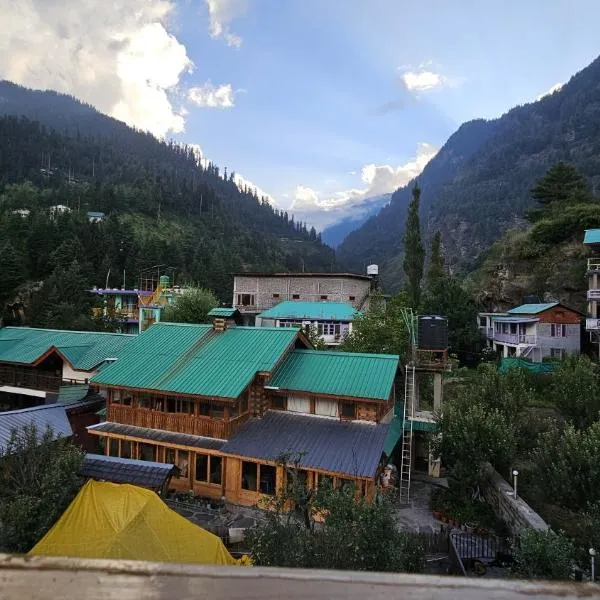 Himalayan Chill House - Dragon Chowk, Old Manali with Mountain View, Balcony and Kitchen Access, hotel in Manāli