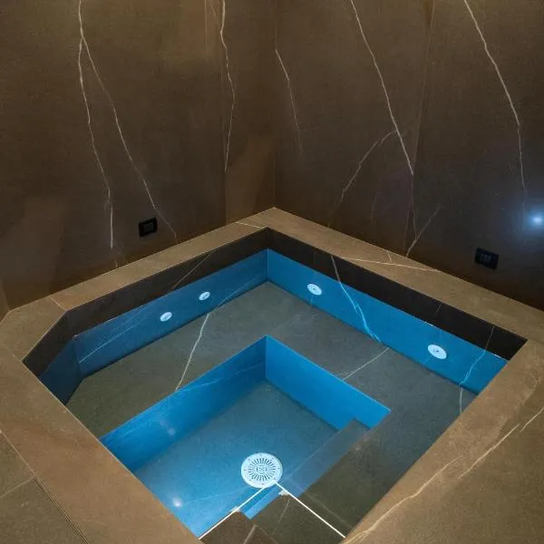 VS LUXURY SUITE with SPA, hotel in Bari