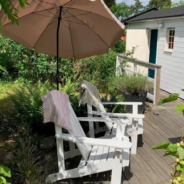 Havsnära sommarhus på Älgö, hotel in Saltsjöbaden