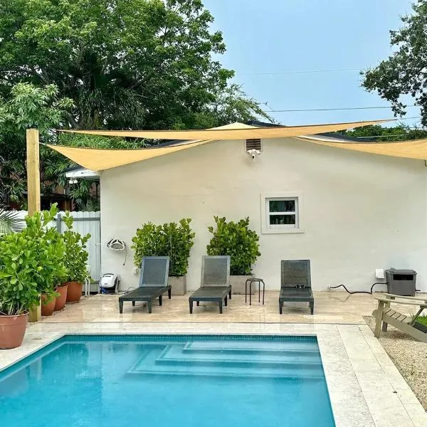 Vibrant 4bd 2ba Miami Home w POOL, hotel i Miami