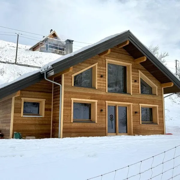 MAGNIFIQUE CHALET 3 CHAMBRES CONSTRUCTION NEUVE, hotel u gradu Bej