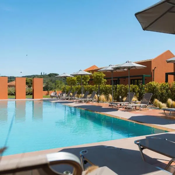 Cape Resort, hotel v destinaci Peroulades