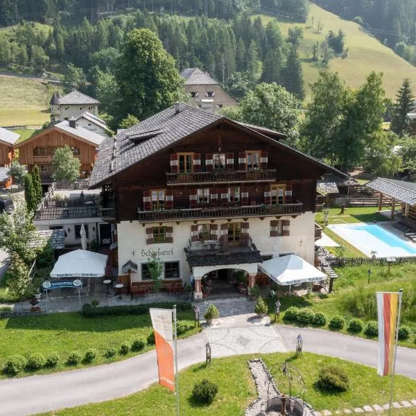 Schlosswirt Chalets & Apartments, hotel v mestu Großkirchheim