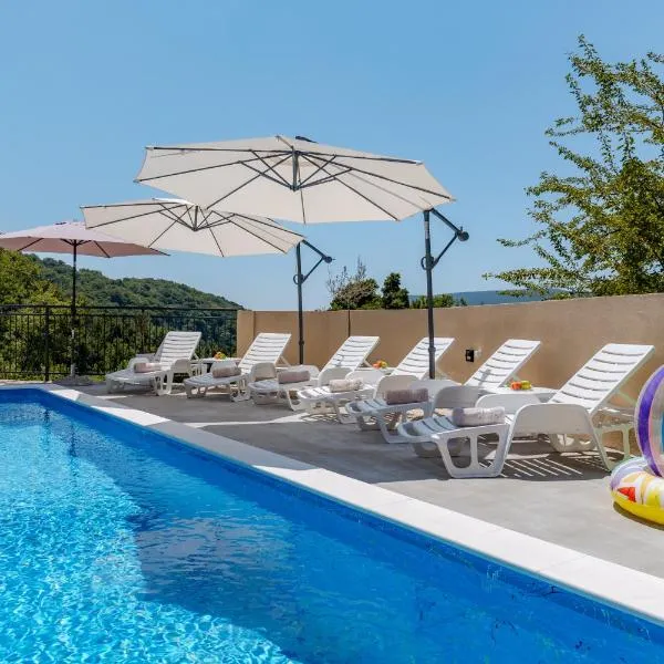 House with Pool - Ratisevina, hotel din Herceg-Novi