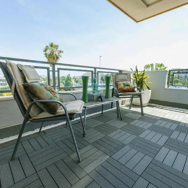 Penthouse genneruxi, hotel in Cagliari