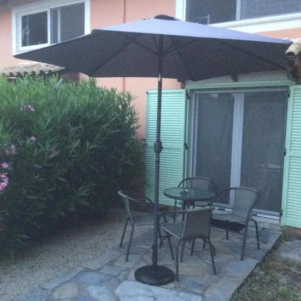 Harmony House Corfu, hôtel à Kynopiástai