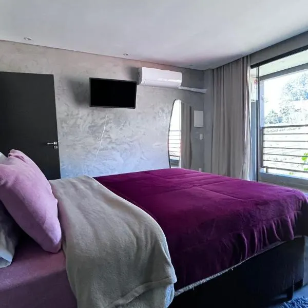 Casa Jaguary com jacuzzi - Monte Verde، فندق في كاماندوكايا
