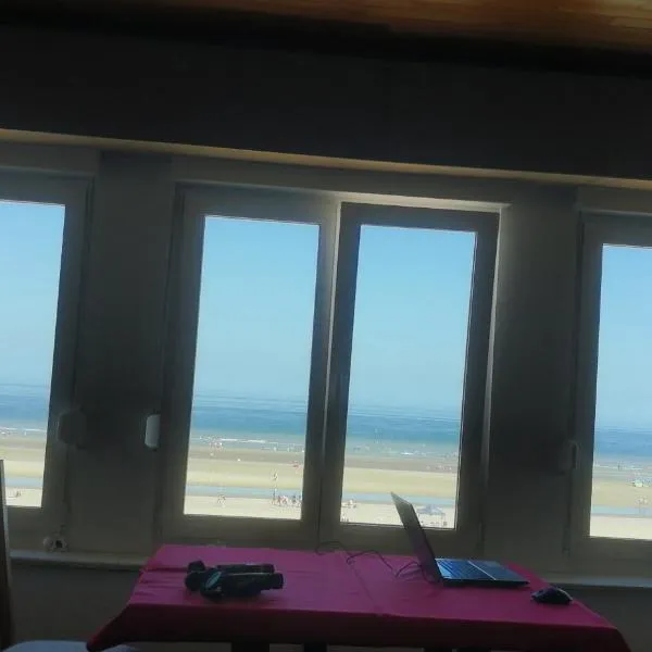Appartement sur la digue avec vue mer exceptionnelle !, hotel v destinácii Bray-Dunes