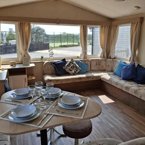 Wonderful 6 Berth Caravan In Norfolk At Heacham Beach, Ref 21012E, hotel in Heacham