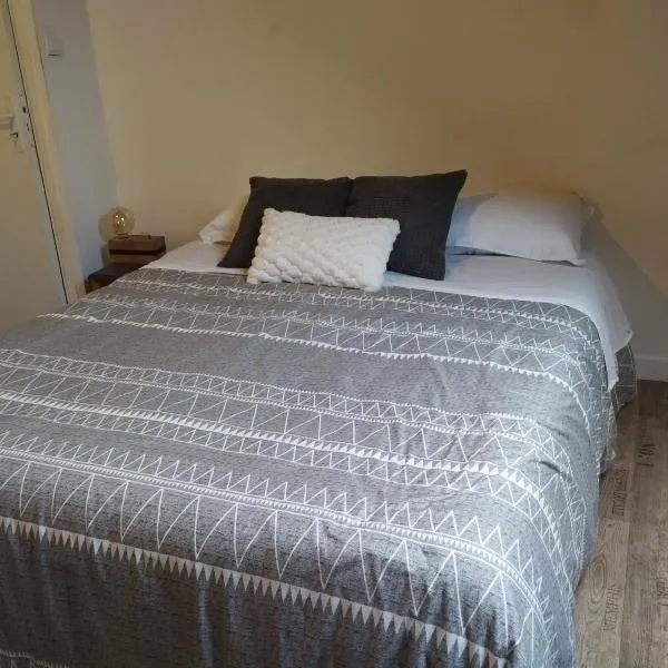 Maison de ville à 10 min du PAL, hotel v destinácii Dompierre-sur-Besbre