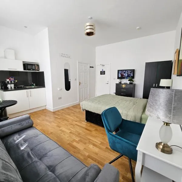 Central Chambers Suites - Suite 1, hotel in Leek